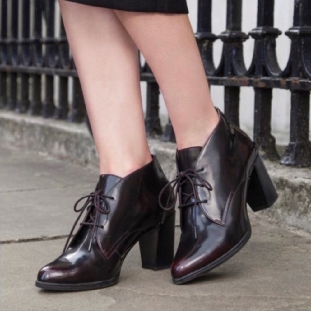 Clarks Kadri Alexis lace up block heel booties in burgundy patent leather size 7